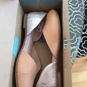 Tom's Leather Flats -new